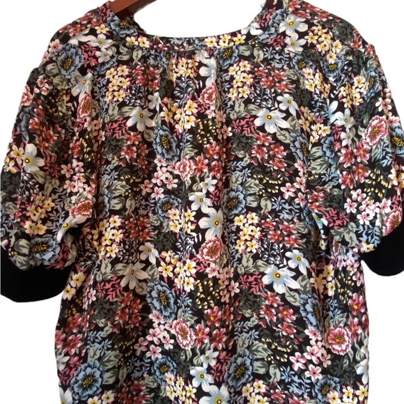 Catherine Garden Floral Fall Short Sleeved Top - Picture 5 of 12